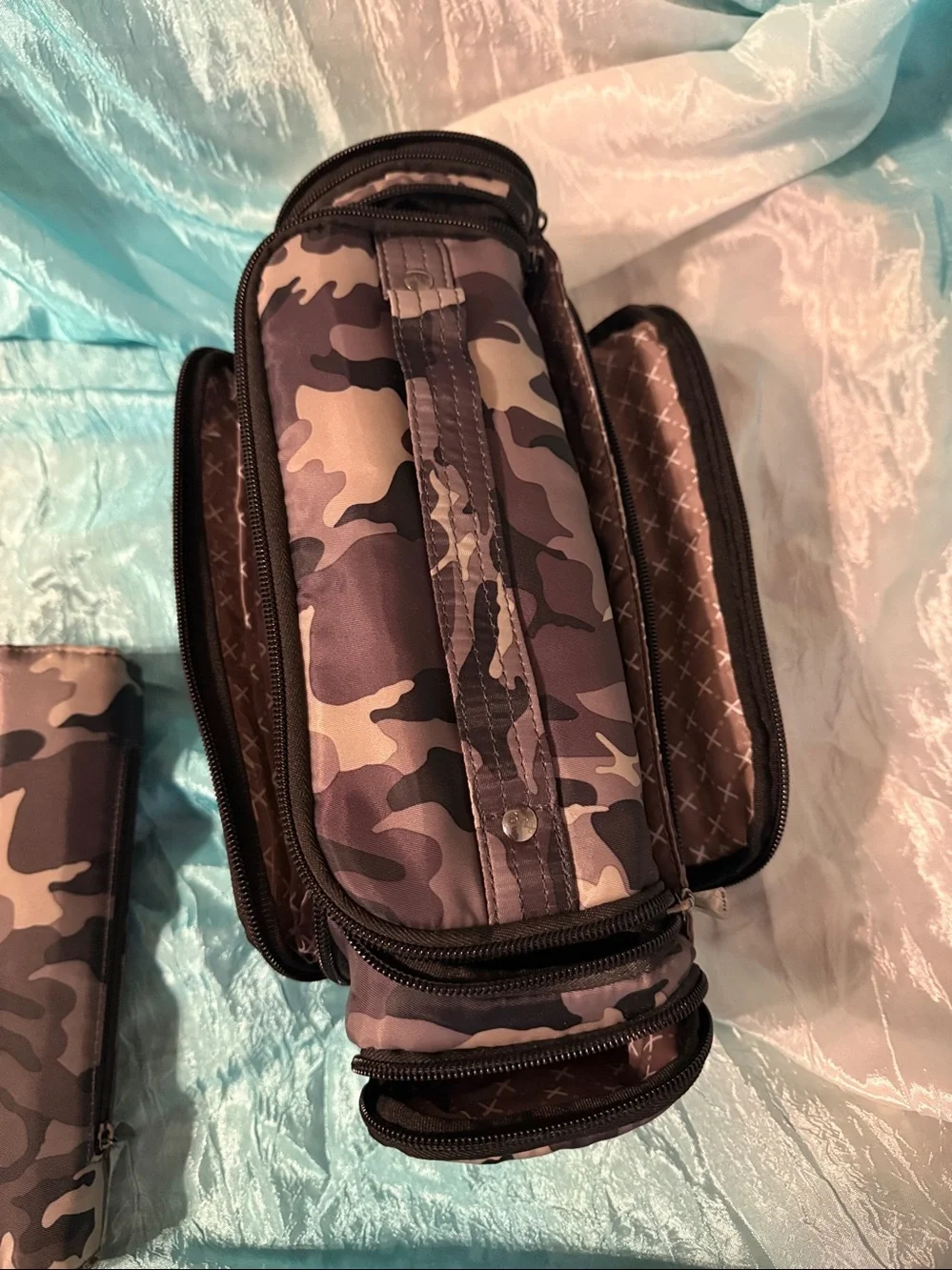 Lug Trolly Cosmetic Case + Pill holder